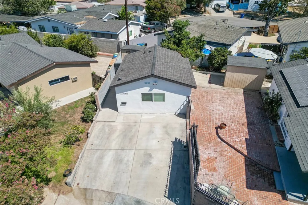 14373 Berg Sylmar, CA 91342