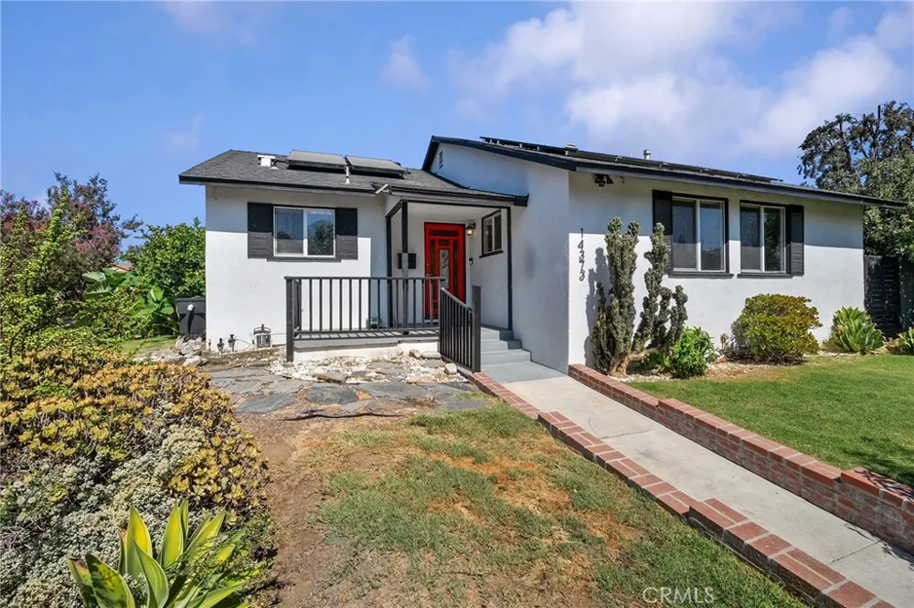 14373 Berg Sylmar, CA 91342