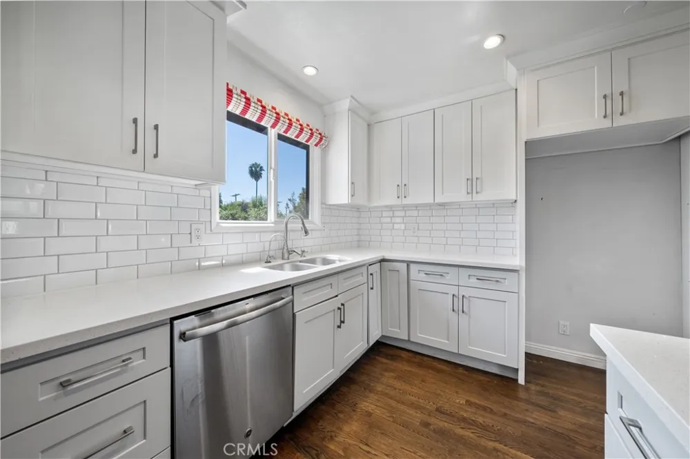 14373 Berg Sylmar, CA 91342