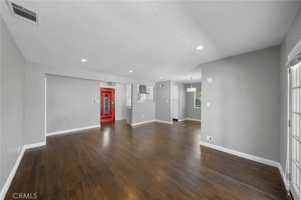 14373 Berg Sylmar, CA 91342
