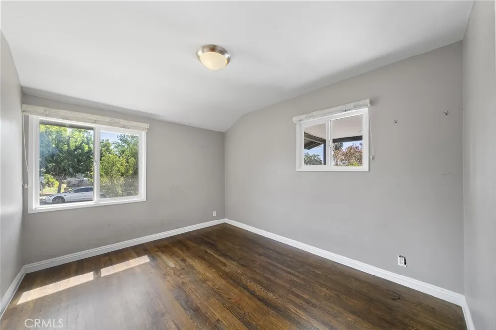 14373 Berg Sylmar, CA 91342