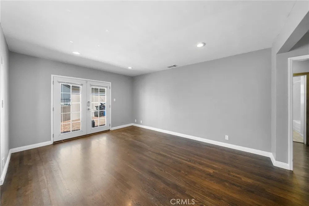 14373 Berg Sylmar, CA 91342