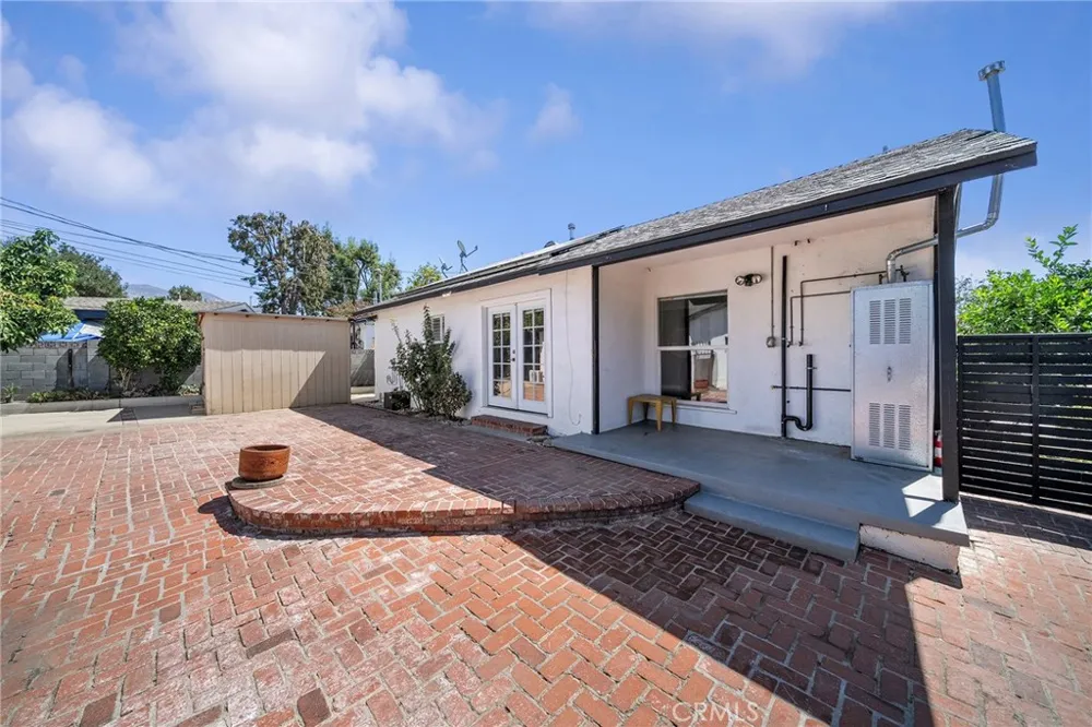 14373 Berg Sylmar, CA 91342