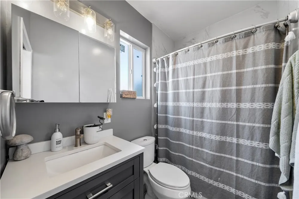 14373 Berg Sylmar, CA 91342