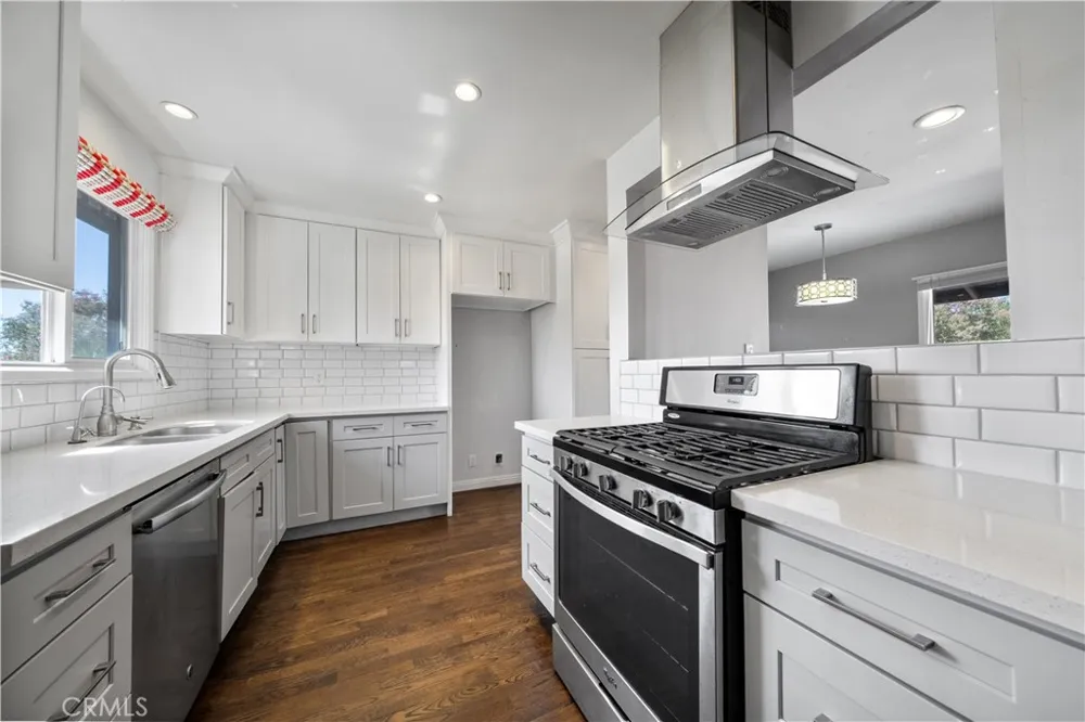 14373 Berg Sylmar, CA 91342