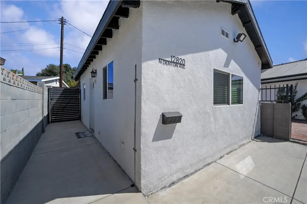 14373 Berg Sylmar, CA 91342
