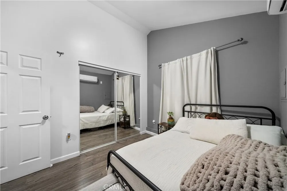 14373 Berg Sylmar, CA 91342