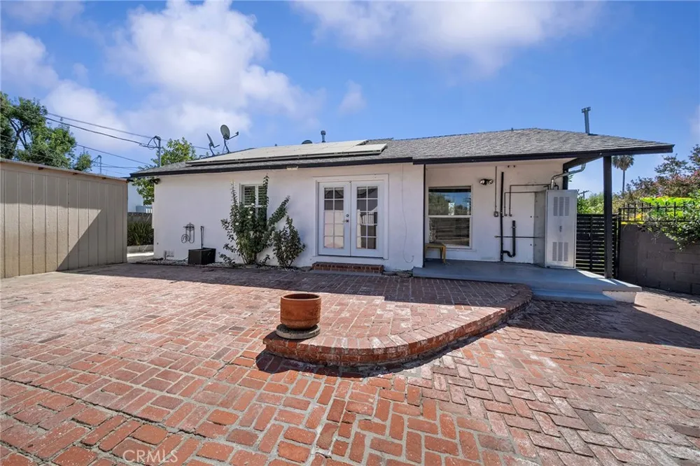 14373 Berg Sylmar, CA 91342
