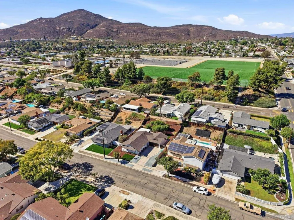 8262 Beaver Lake Drive San Diego, CA 92119
