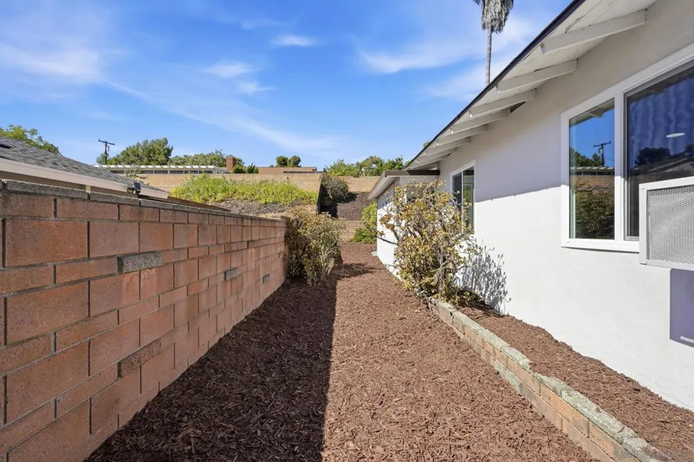 8262 Beaver Lake Drive San Diego, CA 92119