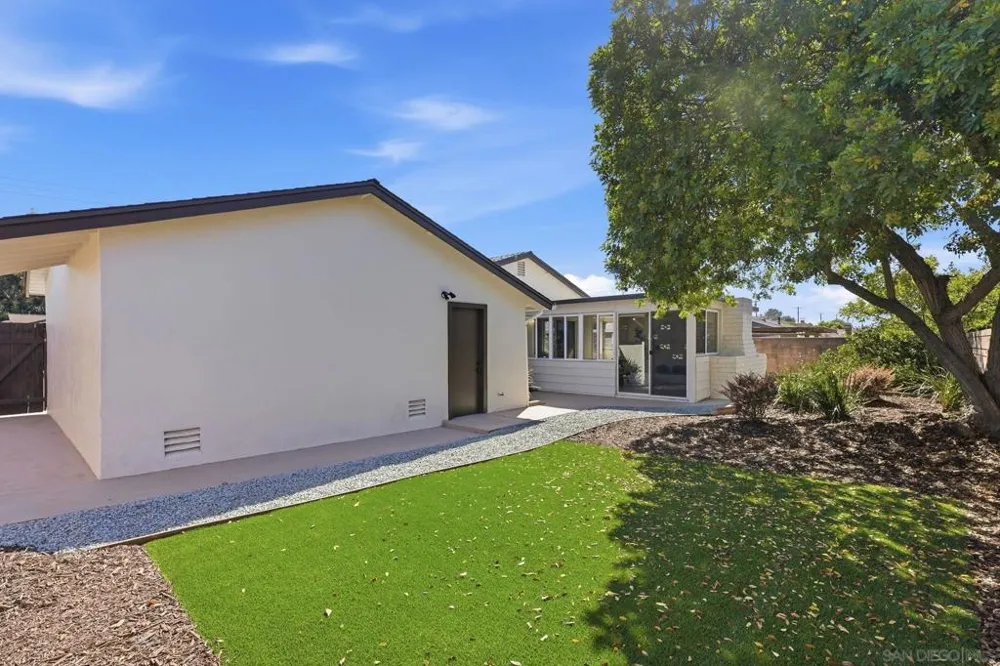 8262 Beaver Lake Drive San Diego, CA 92119