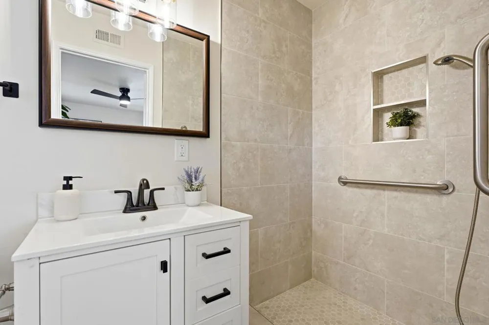 8262 Beaver Lake Drive San Diego, CA 92119