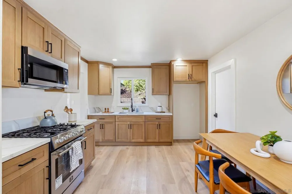 8262 Beaver Lake Drive San Diego, CA 92119