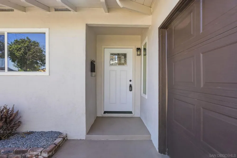 8262 Beaver Lake Drive San Diego, CA 92119