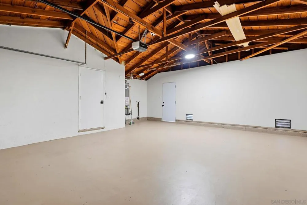 8262 Beaver Lake Drive San Diego, CA 92119