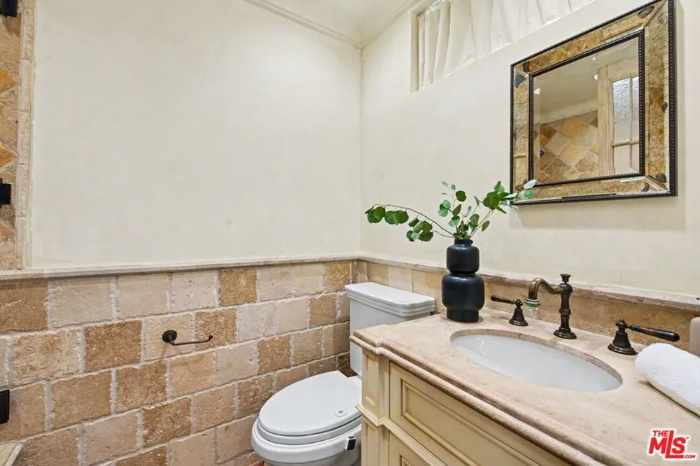 2408 34th Street #4 Santa Monica, CA 90405