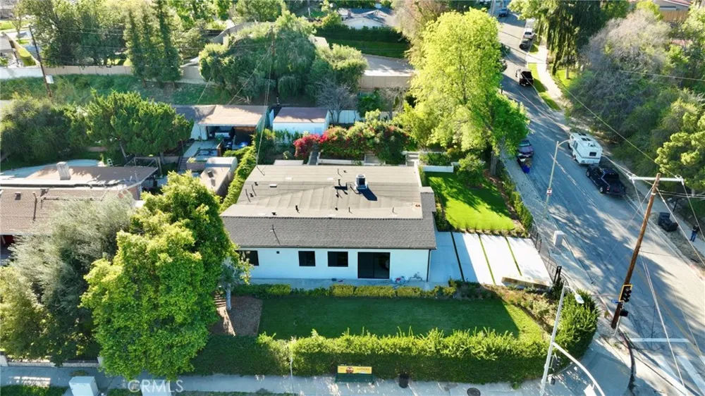 20100 Hatteras Street Woodland Hills, CA 91367