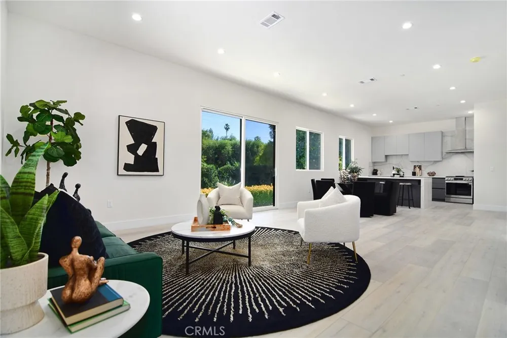 20100 Hatteras Street Woodland Hills, CA 91367