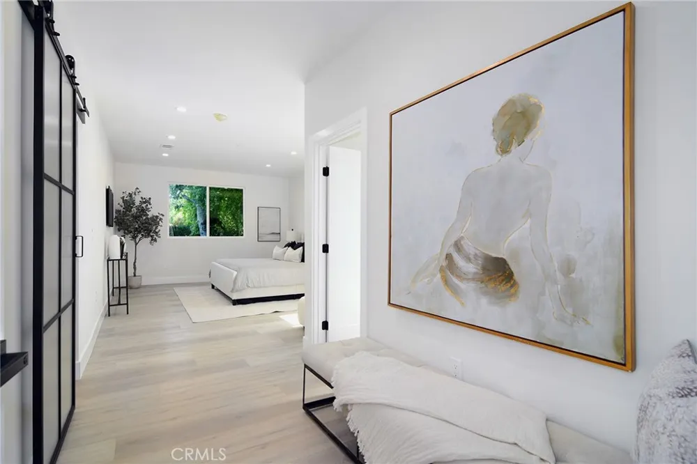 20100 Hatteras Street Woodland Hills, CA 91367