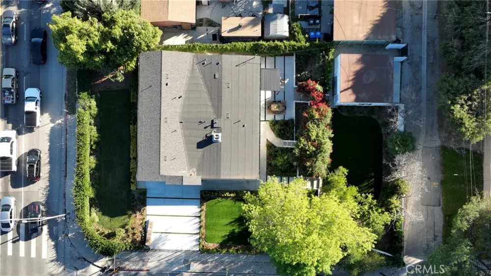 20100 Hatteras Street Woodland Hills, CA 91367