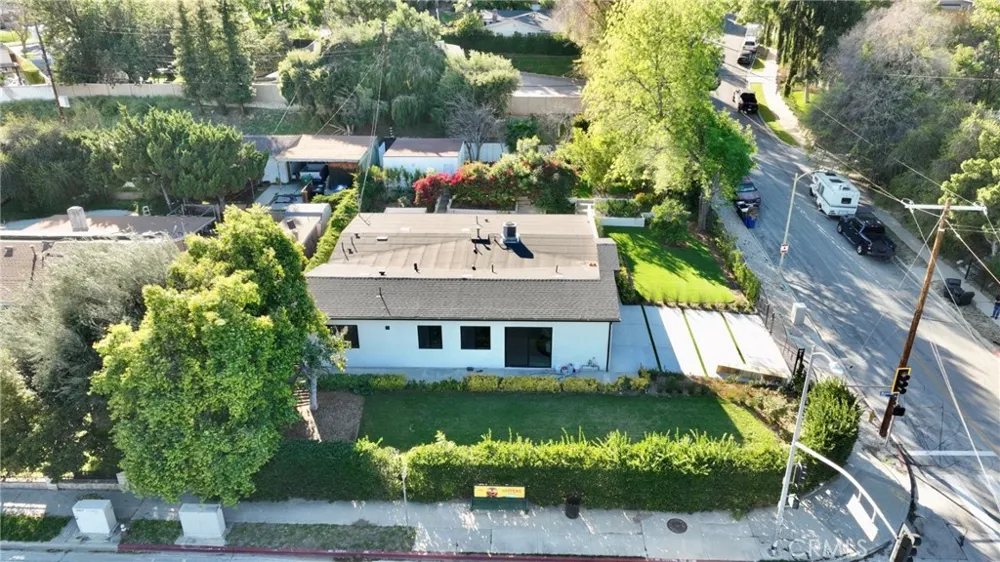 20100 Hatteras Street Woodland Hills, CA 91367