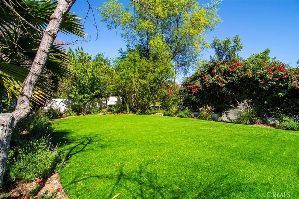 20100 Hatteras Street Woodland Hills, CA 91367