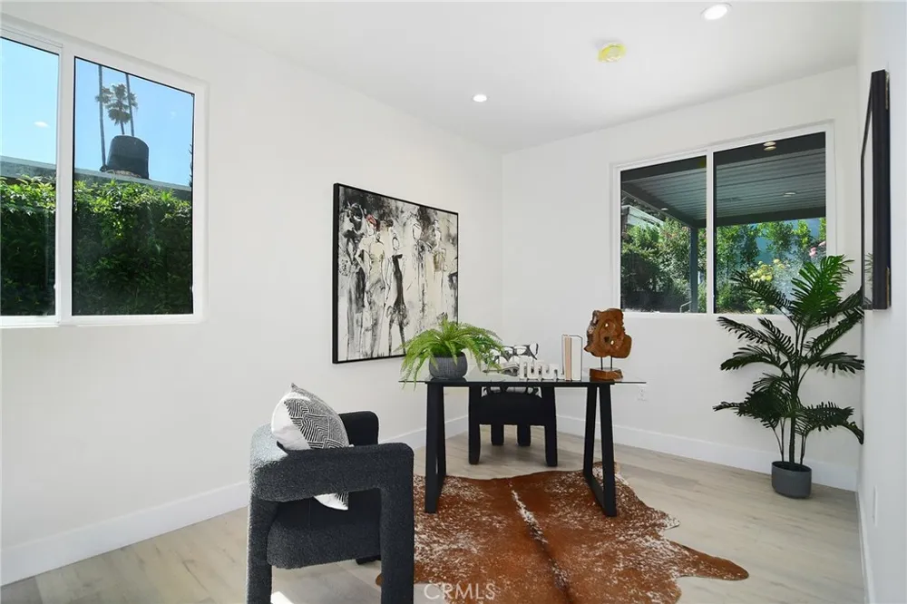 20100 Hatteras Street Woodland Hills, CA 91367