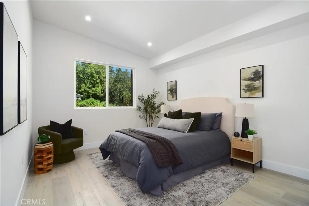 20100 Hatteras Street Woodland Hills, CA 91367