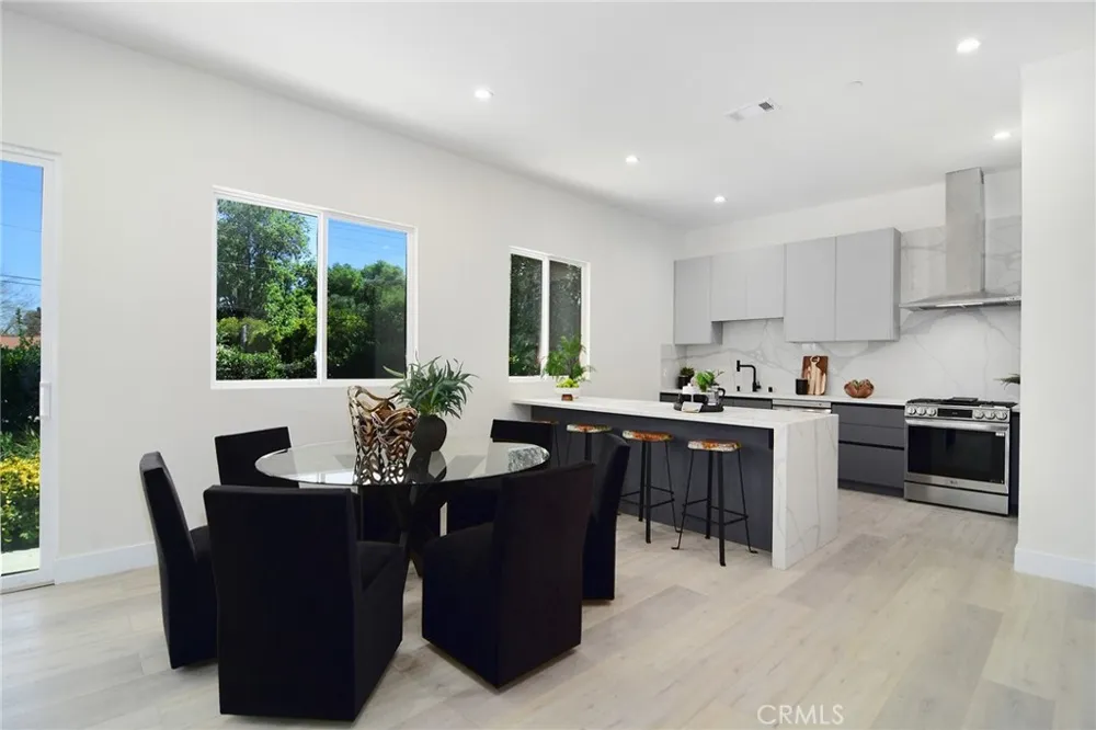 20100 Hatteras Street Woodland Hills, CA 91367