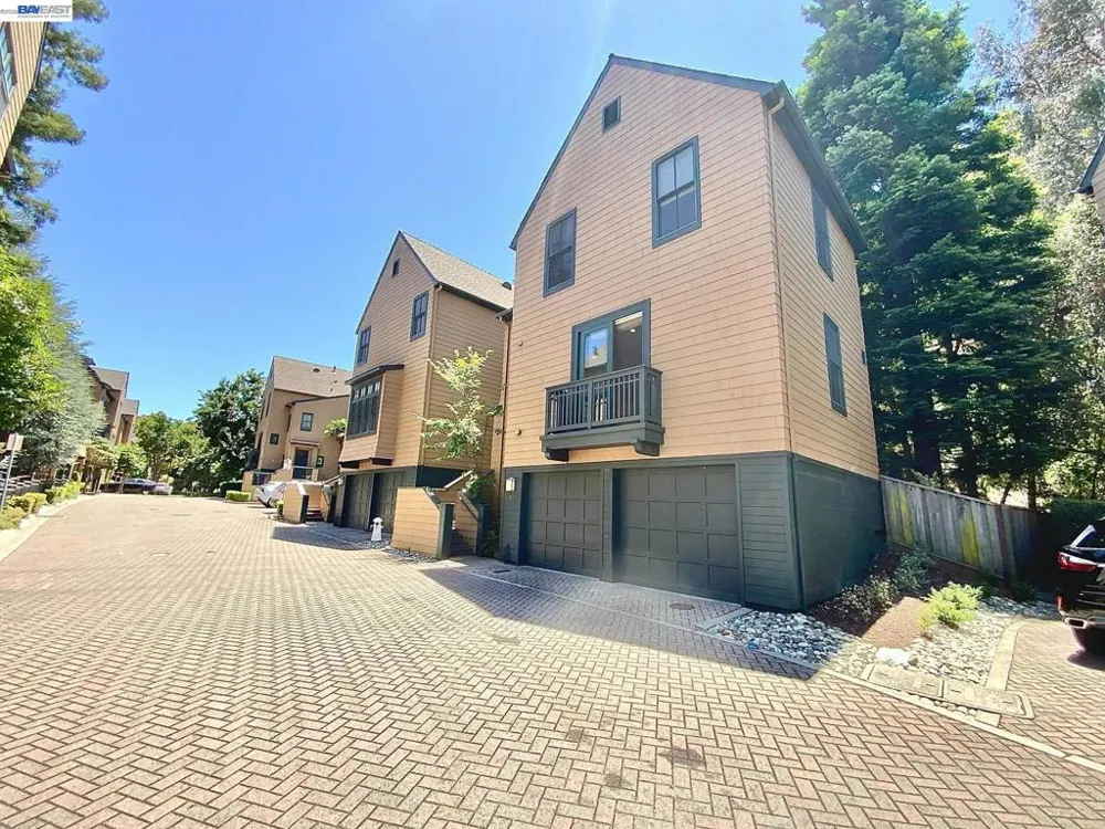 19 Edgewood Pl Belmont, CA 94002