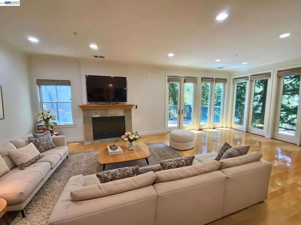 19 Edgewood Pl Belmont, CA 94002