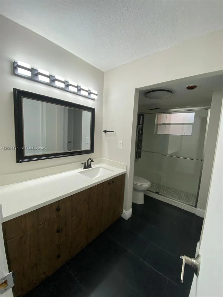 9451 Evergreen Pl #105 Davie, FL 33324