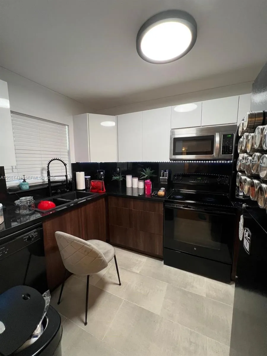 9451 Evergreen Pl #105 Davie, FL 33324