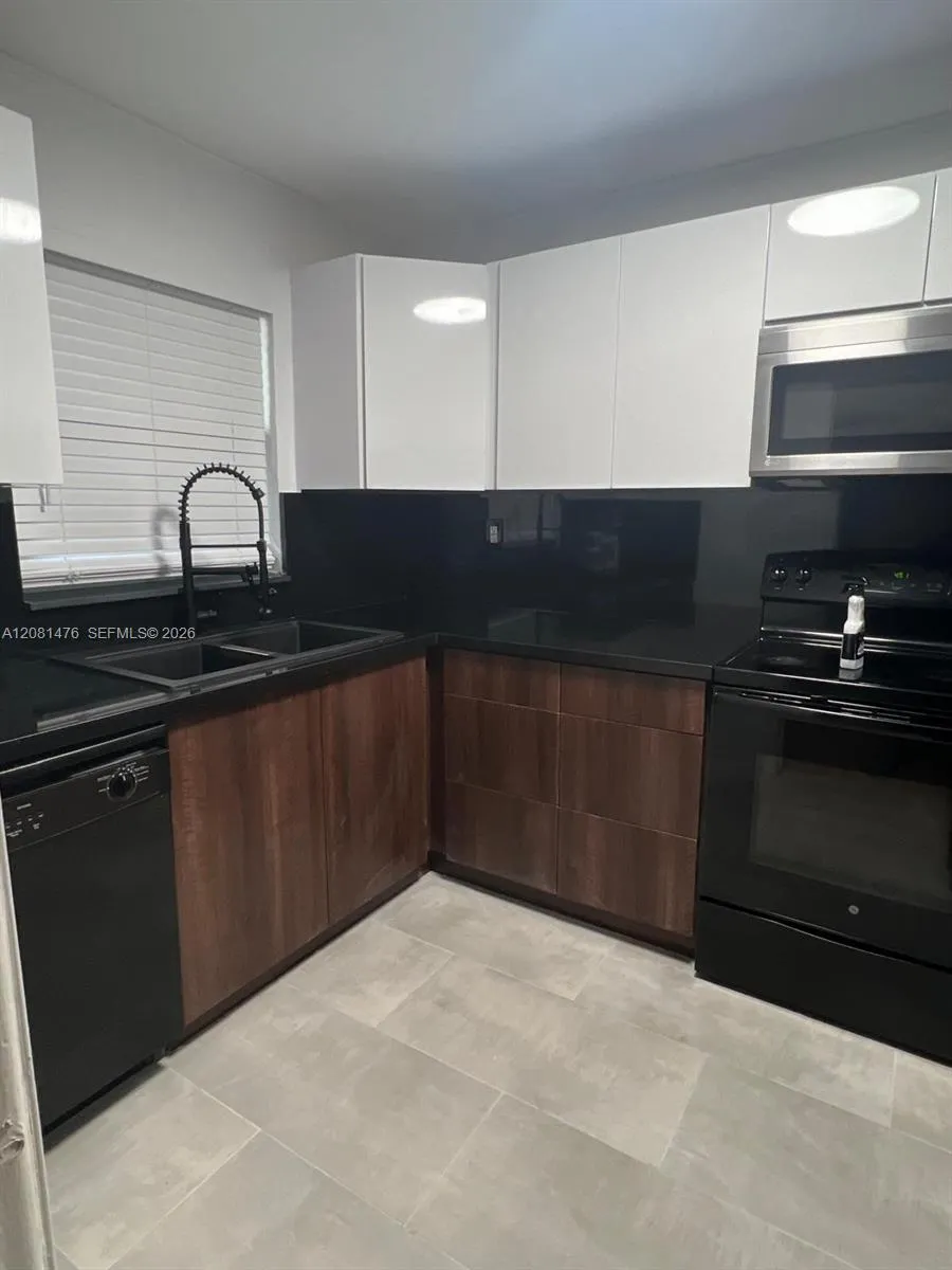 9451 Evergreen Pl #105 Davie, FL 33324
