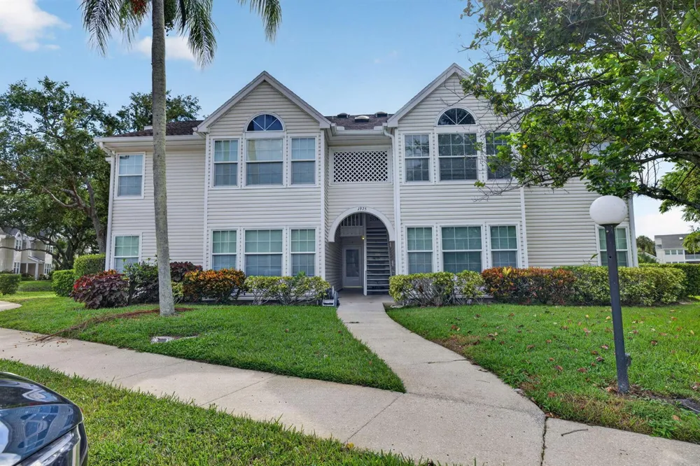 1975 WESTMINSTER CIRCLE #4 Vero Beach, FL 32966