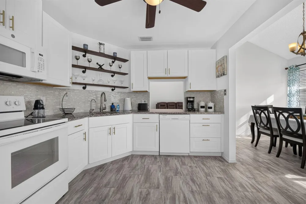 1975 WESTMINSTER CIRCLE #4 Vero Beach, FL 32966
