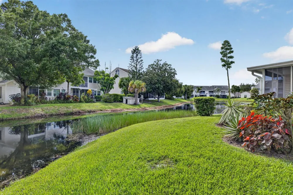1975 WESTMINSTER CIRCLE #4 Vero Beach, FL 32966