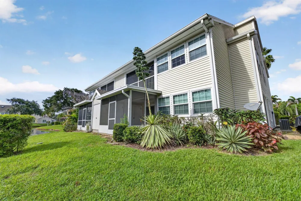 1975 WESTMINSTER CIRCLE #4 Vero Beach, FL 32966