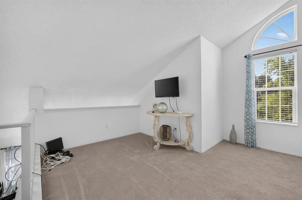 1975 WESTMINSTER CIRCLE #4 Vero Beach, FL 32966