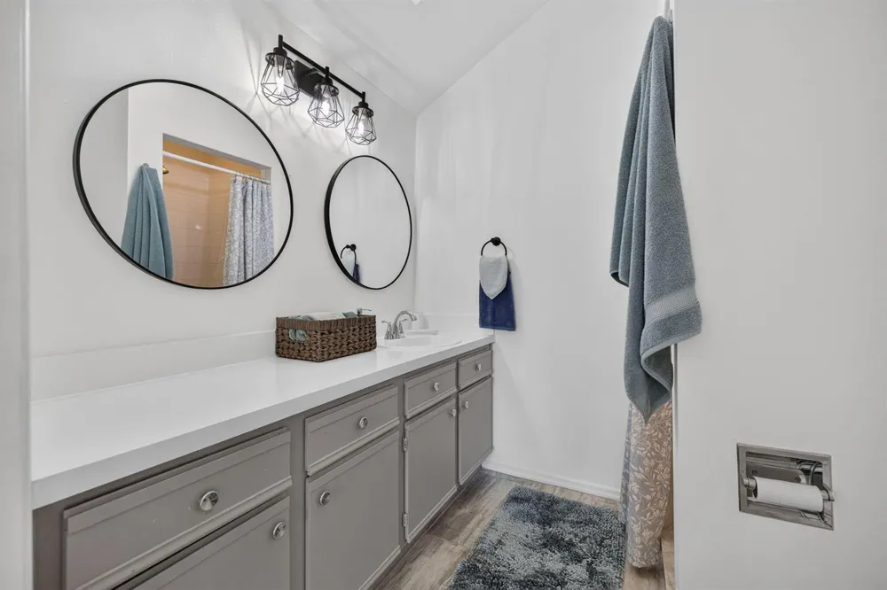 1975 WESTMINSTER CIRCLE #4 Vero Beach, FL 32966