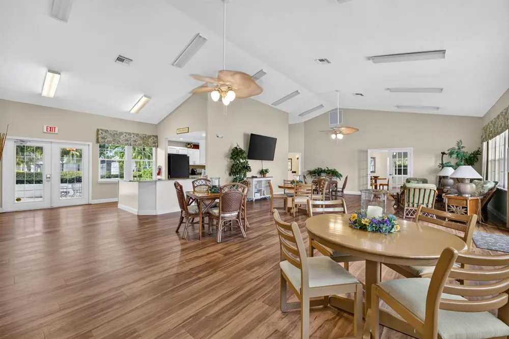 1975 WESTMINSTER CIRCLE #4 Vero Beach, FL 32966