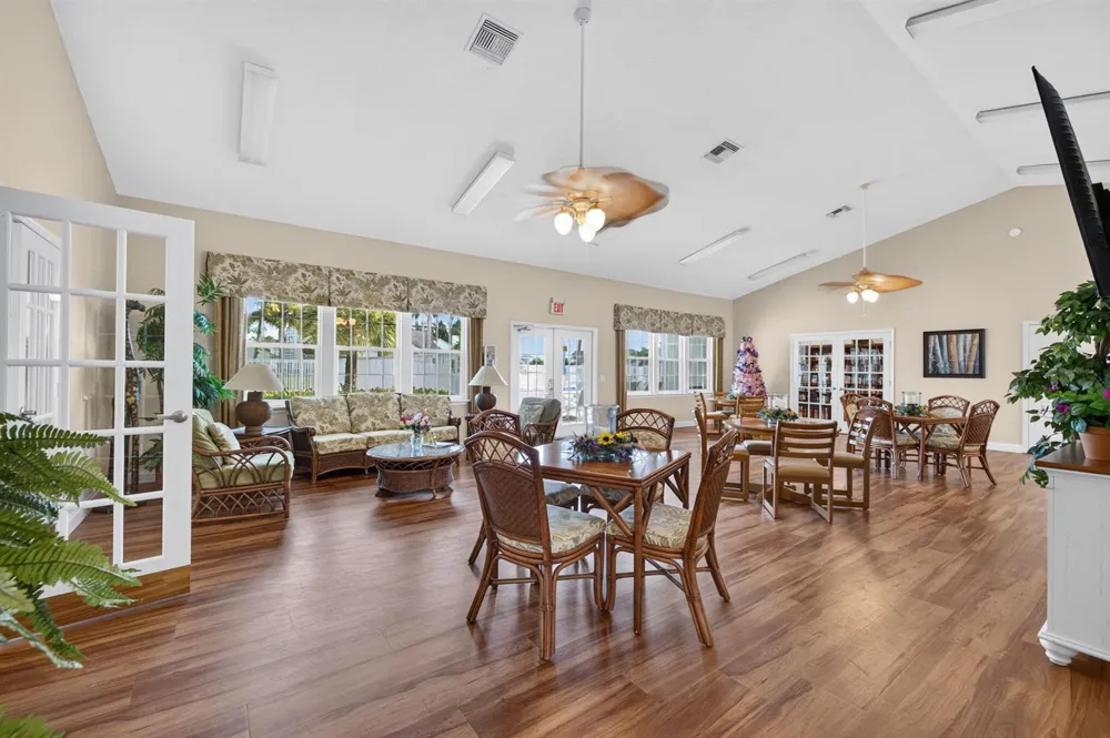 1975 WESTMINSTER CIRCLE #4 Vero Beach, FL 32966