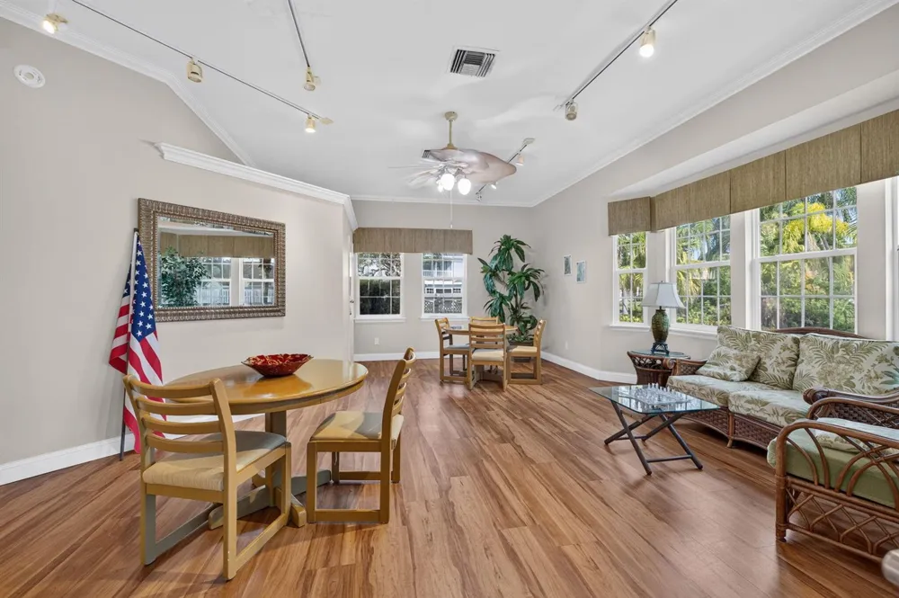 1975 WESTMINSTER CIRCLE #4 Vero Beach, FL 32966