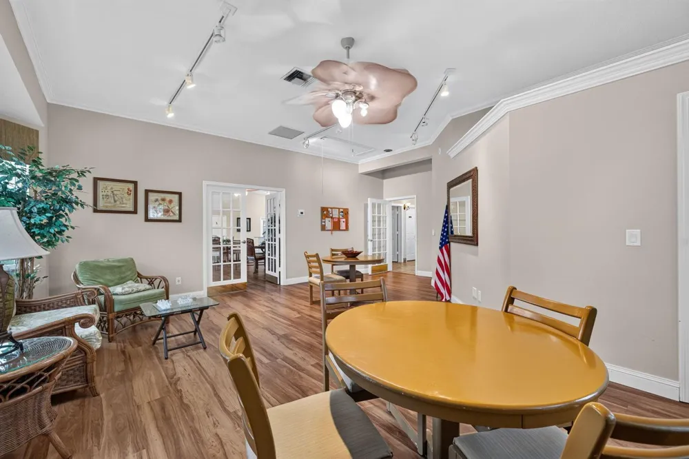 1975 WESTMINSTER CIRCLE #4 Vero Beach, FL 32966