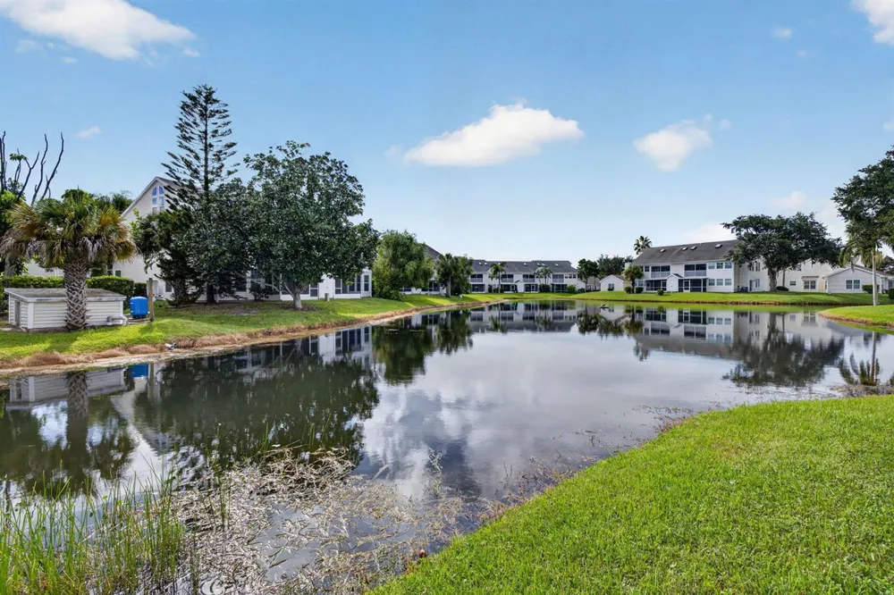 1975 WESTMINSTER CIRCLE #4 Vero Beach, FL 32966
