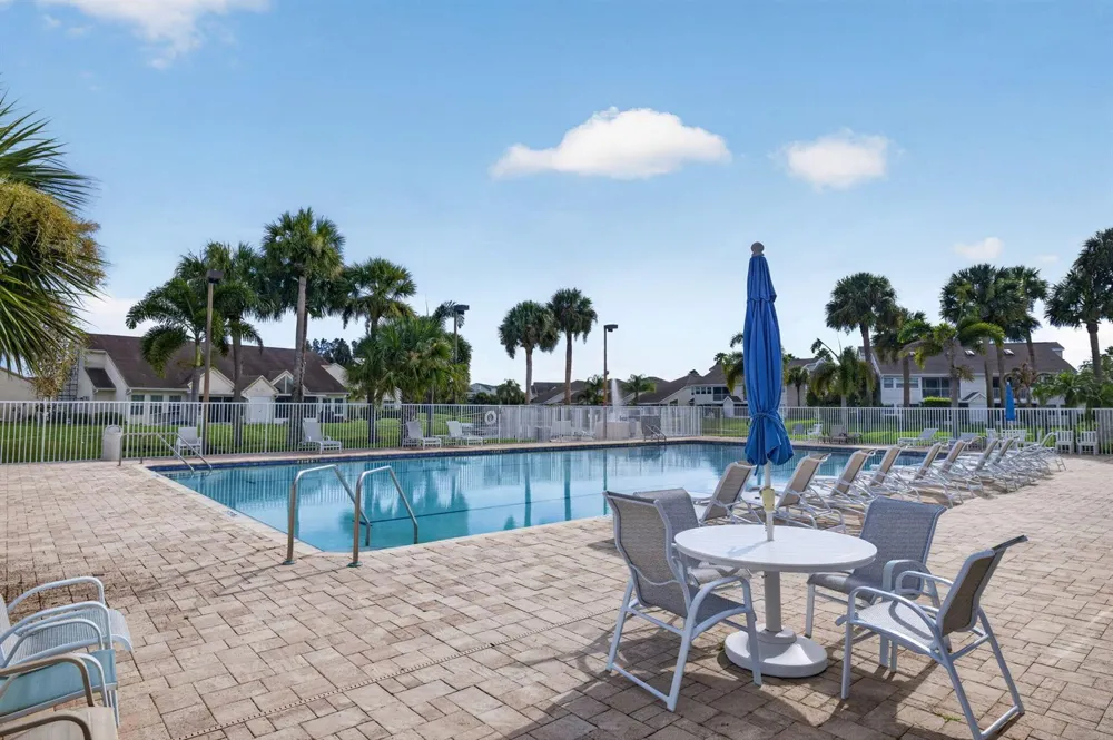 1975 WESTMINSTER CIRCLE #4 Vero Beach, FL 32966