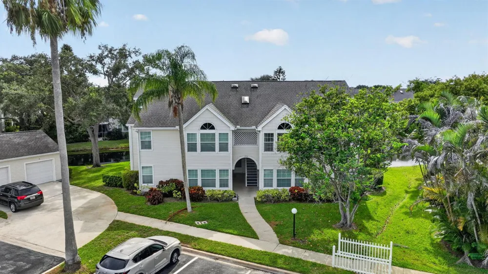 1975 WESTMINSTER CIRCLE #4 Vero Beach, FL 32966