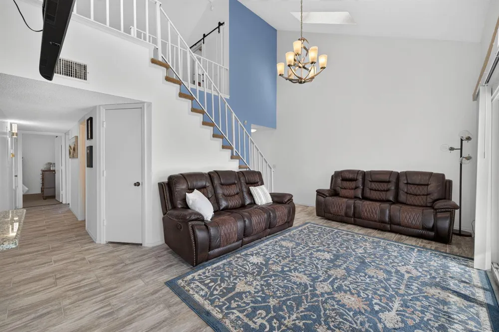 1975 WESTMINSTER CIRCLE #4 Vero Beach, FL 32966