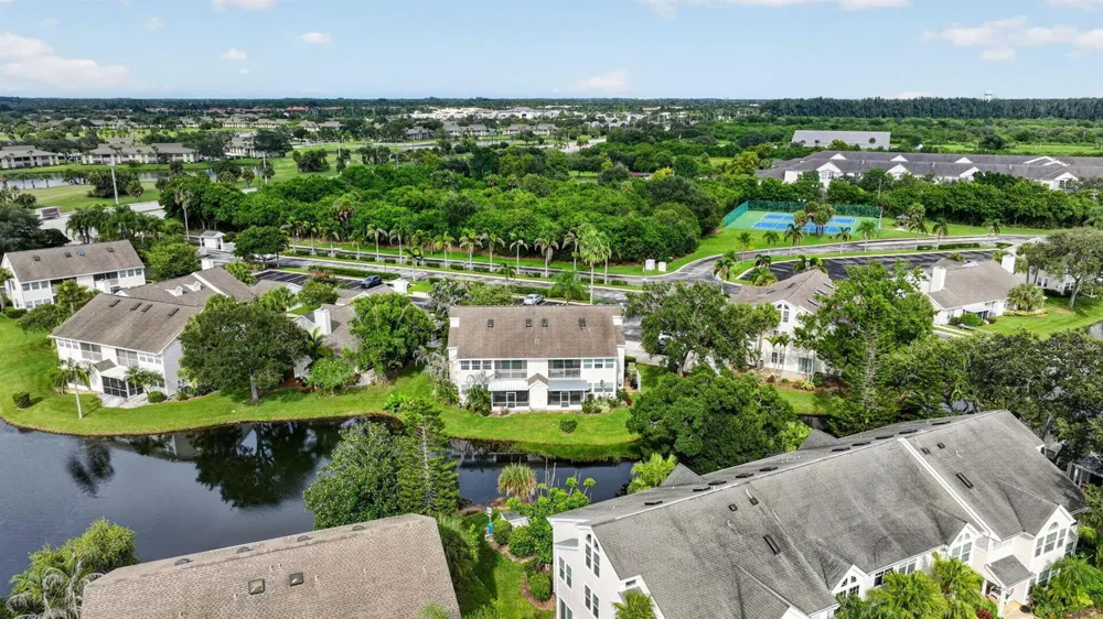 1975 WESTMINSTER CIRCLE #4 Vero Beach, FL 32966