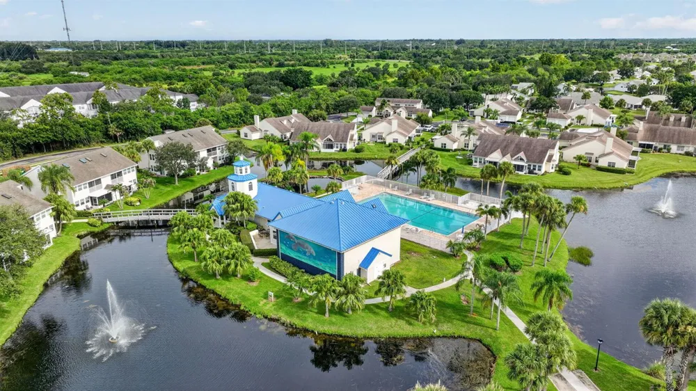 1975 WESTMINSTER CIRCLE #4 Vero Beach, FL 32966